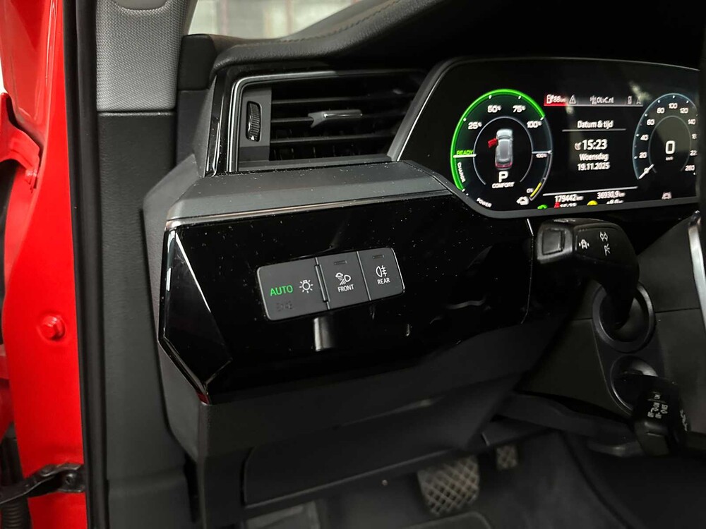 Audi e-tron 50 Quattro Edition 71 kWh 313 PS 2020 (Original-NL), J-388-LL