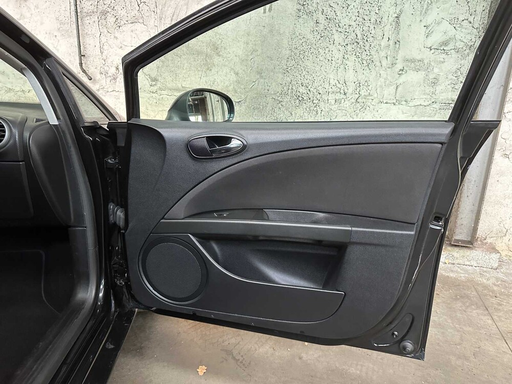 SEAT Leon 1.6 Sport 102PK 2008, KB-713-G