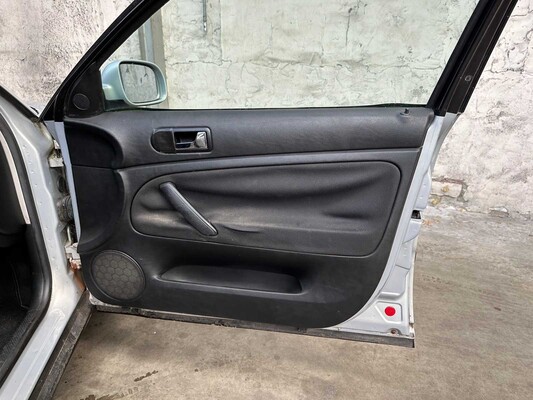 Volkswagen Passat 1.9 TDI Trendline 90pk 2000, 06-FD-FF