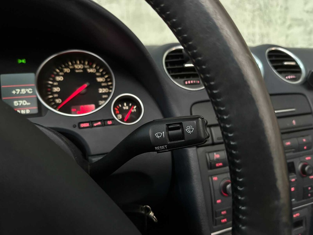 Audi A4 Cabriolet 3.0 V6 Exclusive 220pk 2003 -Automaat-, 38-LR-TT