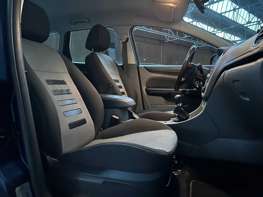 Ford Focus Wagon 1.6 Comfort 101pk 2012, 01-SZV-4