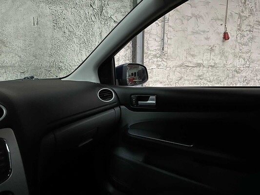 Ford Focus Kombi 1,6 Comfort 101 PS 2012, 01-SZV-4