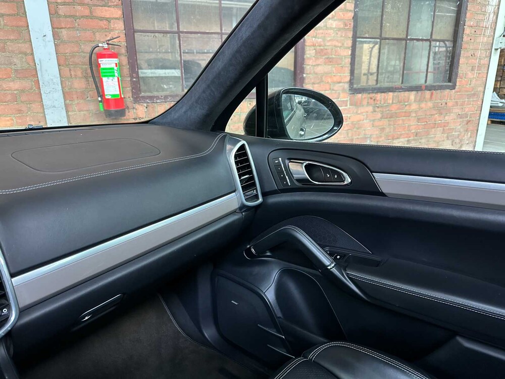 Porsche Cayenne S 4.8 V8 Sport-Chrono 400 PS 2013, JP-842-T