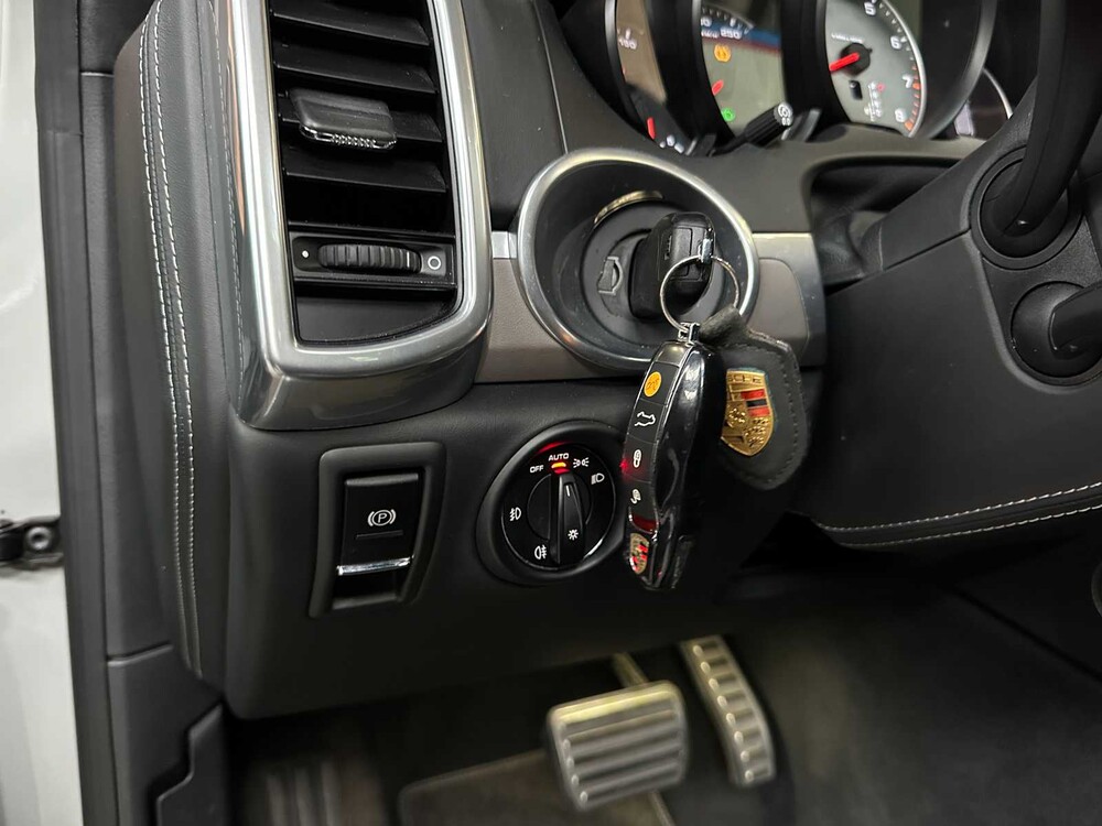 Porsche Cayenne S 4.8 V8 Sport-Chrono 400 PS 2013, JP-842-T
