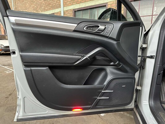 Porsche Cayenne S 4.8 V8 Sport-Chrono 400pk 2013, JP-842-T