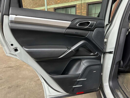 Porsche Cayenne S 4.8 V8 Sport-Chrono 400pk 2013, JP-842-T