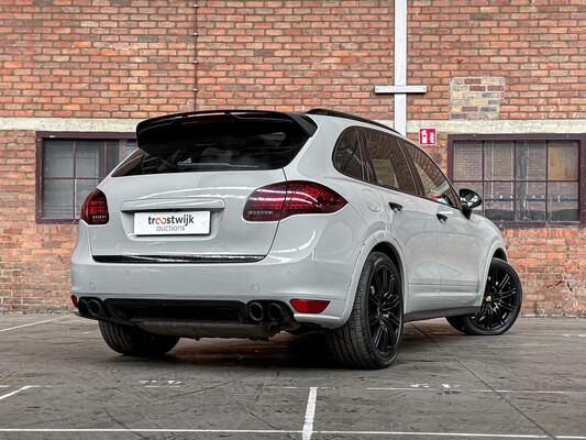 Porsche Cayenne S 4.8 V8 Sport-Chrono 400pk 2013, JP-842-T