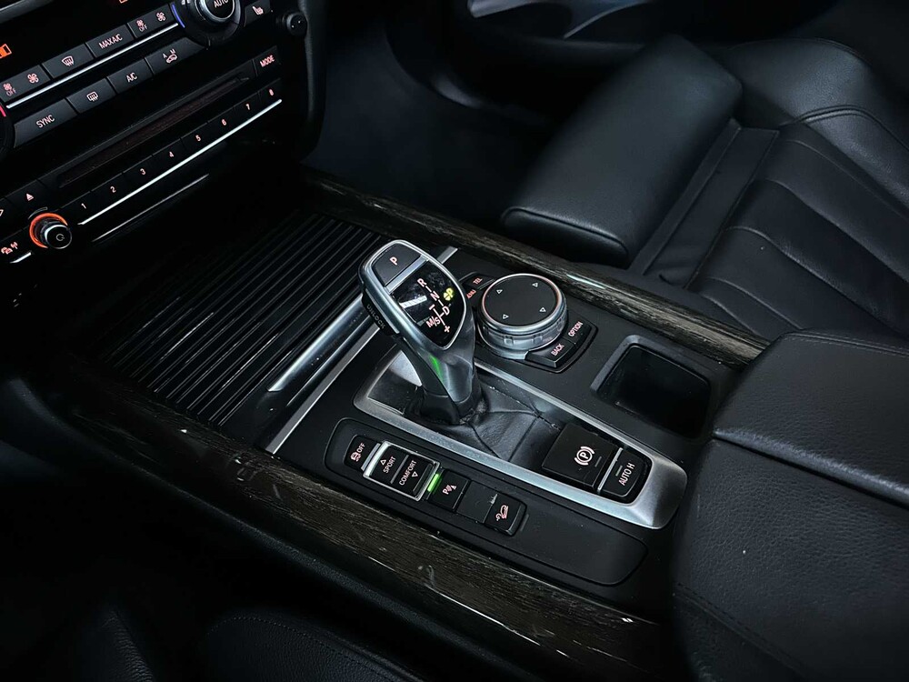 BMW X5 xDrive50i High Executive 4.4 V8 449pk 2015, J-245-HD