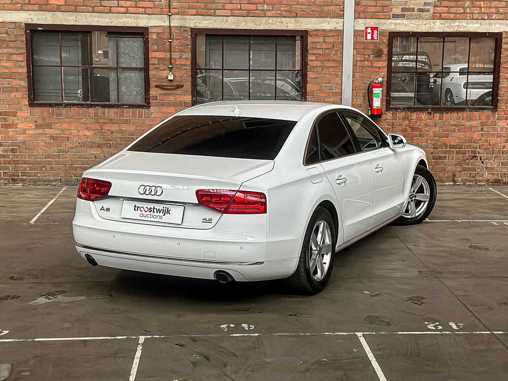 Audi A8 4.2 FSI V8 Quattro 372 PS 2011