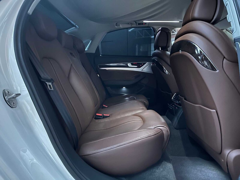 Audi A8 4.2 FSI V8 Quattro 372 PS 2011