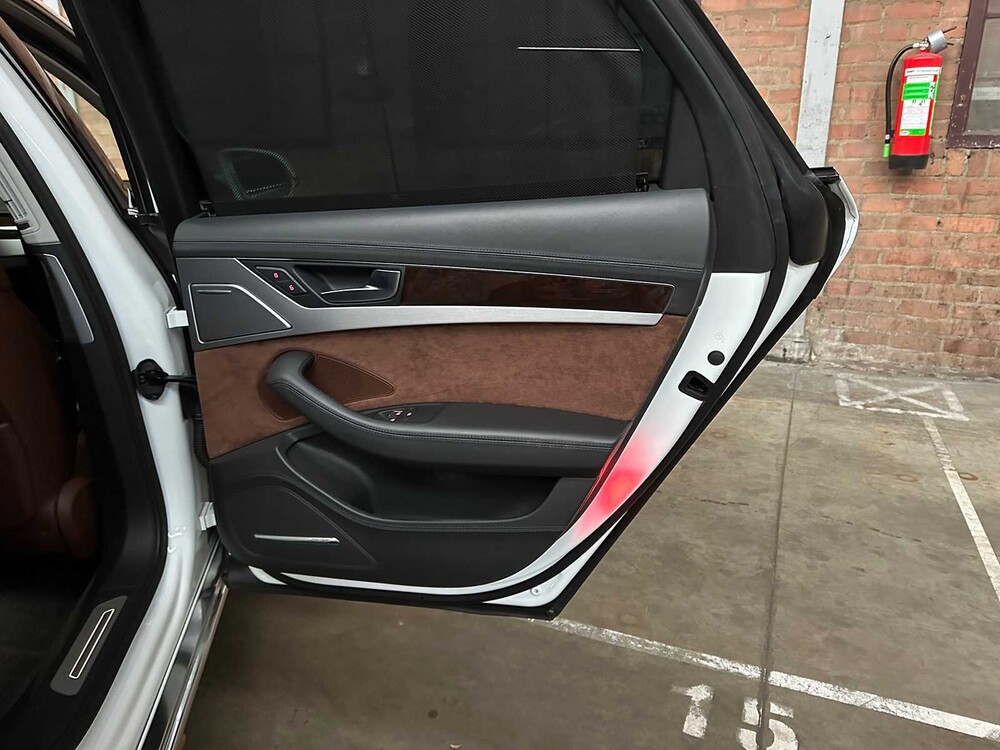 Audi A8 4.2 FSI V8 Quattro 372 PS 2011