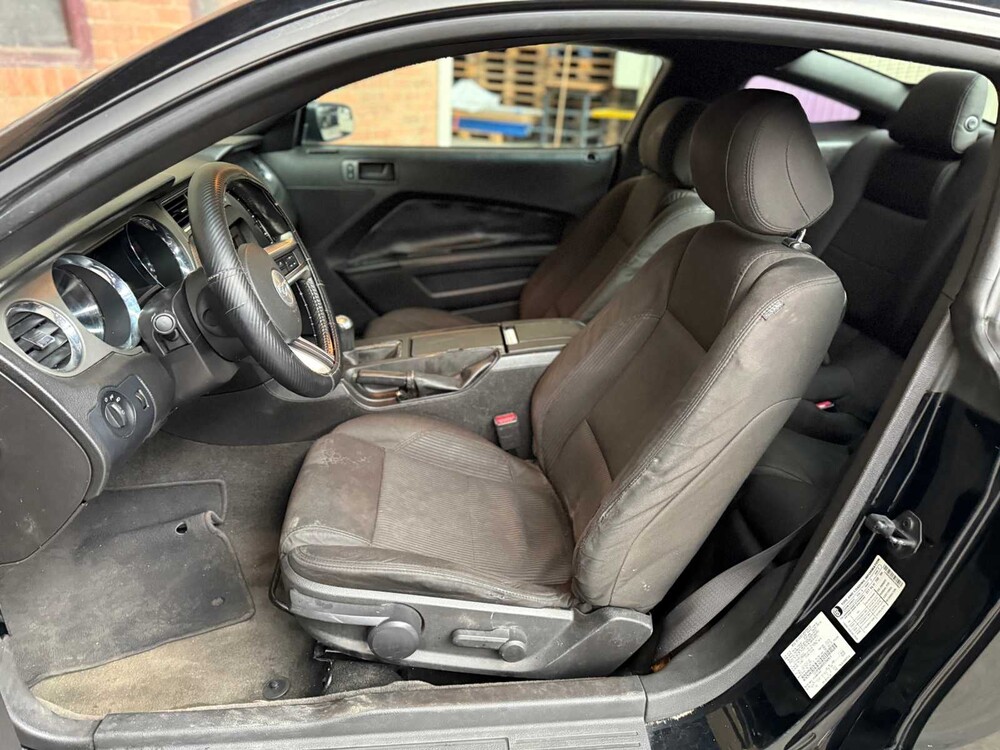 Ford Mustang 3,7 V6 305 PS 2012 Coupé -Schaltgetriebe-