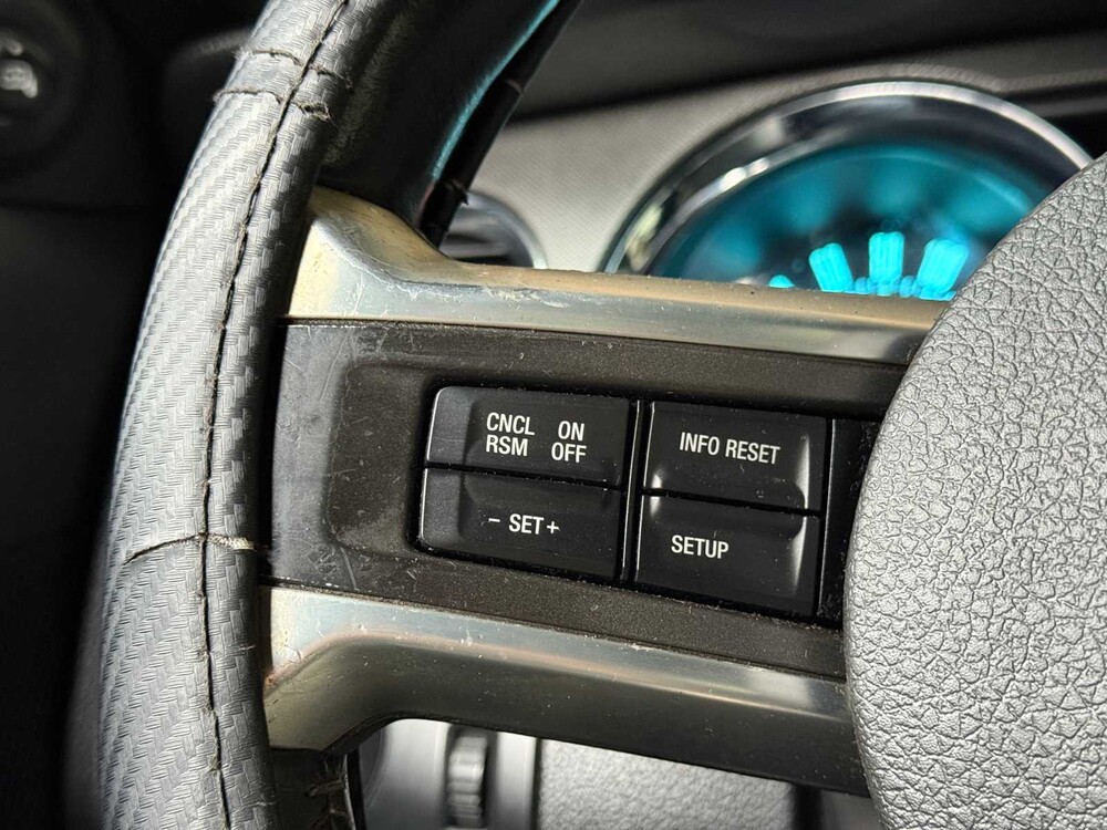 Ford Mustang 3,7 V6 305 PS 2012 Coupé -Schaltgetriebe-