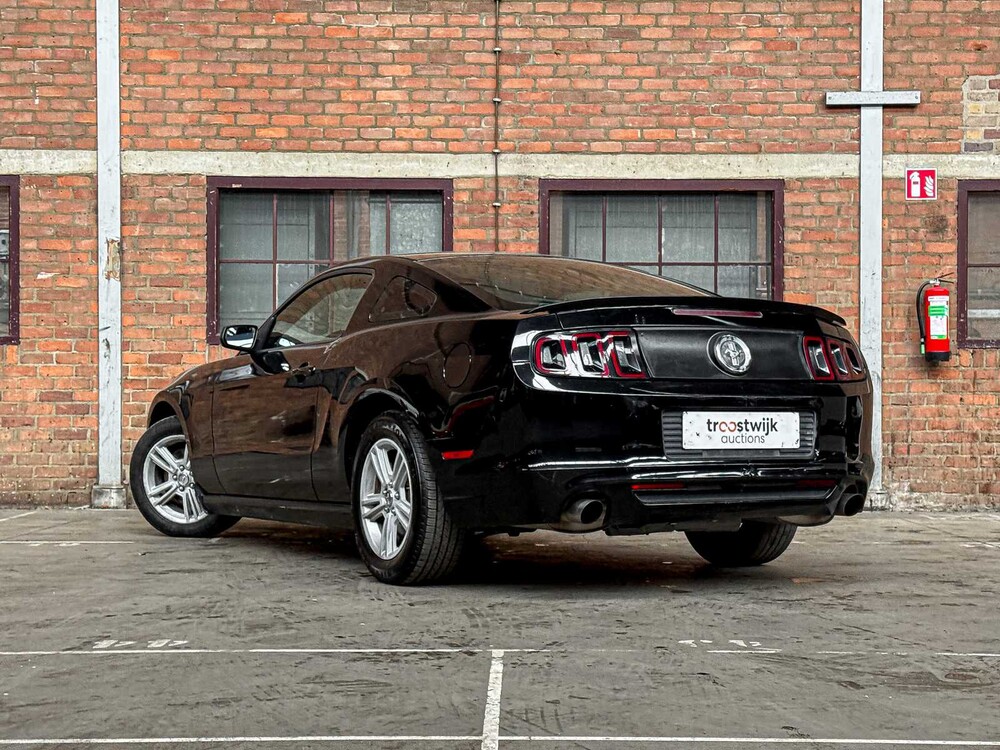 Ford Mustang 3,7 V6 305 PS 2012 Coupé -Schaltgetriebe-