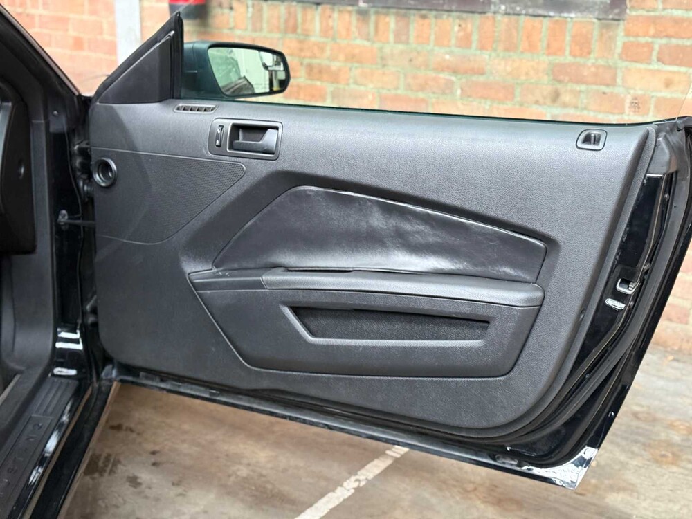 Ford Mustang 3,7 V6 305 PS 2012 Coupé -Schaltgetriebe-