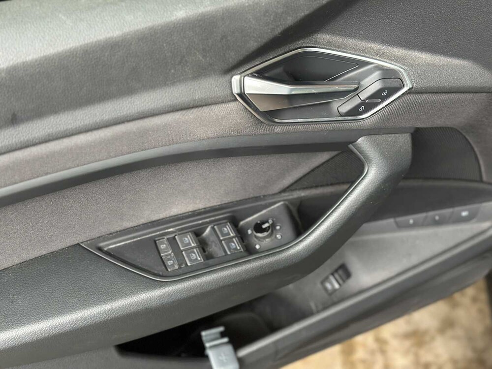 Audi e-tron 50 Quattro Launch Edition 71 kWh 313pk 2020 (Origineel-NL & 1e Eigenaar), J-840-LR