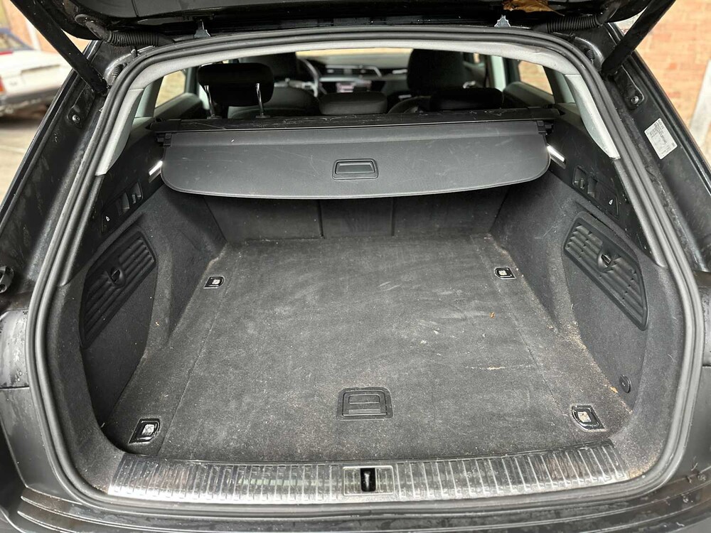 Audi e-tron 50 Quattro Launch Edition 71 kWh 313hp 2020 (Original-NL & 1st Owner), J-840-LR