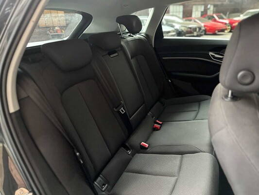 Audi e-tron 50 Quattro Launch Edition 71 kWh 313hp 2020 (Original-NL & 1st Owner), J-840-LR