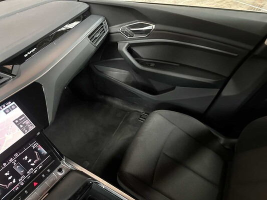 Audi e-tron 50 Quattro Launch Edition 71 kWh 313hp 2020 (Original-NL & 1st Owner), J-840-LR