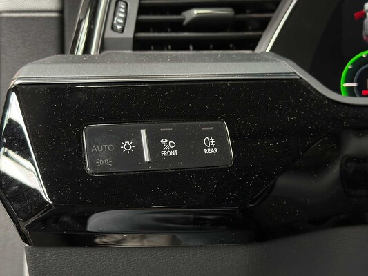 Audi e-tron 50 Quattro Launch Edition 71 kWh 313hp 2020 (Original-NL & 1st Owner), J-840-LR