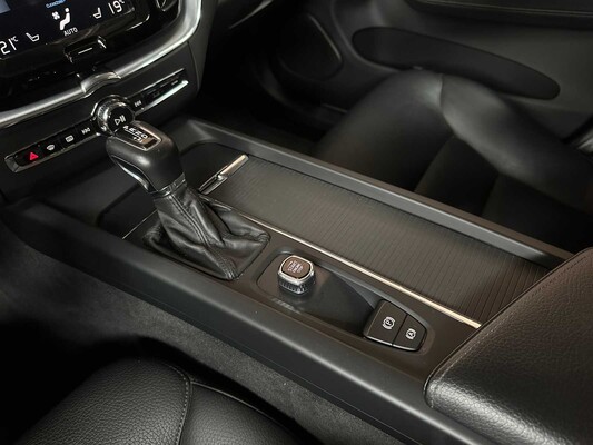 Volvo XC60 2.0 D4 AWD Momentum 190hp 2017, P-666-DB