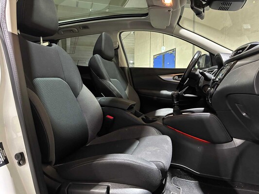 Nissan Qashqai 1.3 DIG-T N-Connect 140pk 2019, L-595-RB