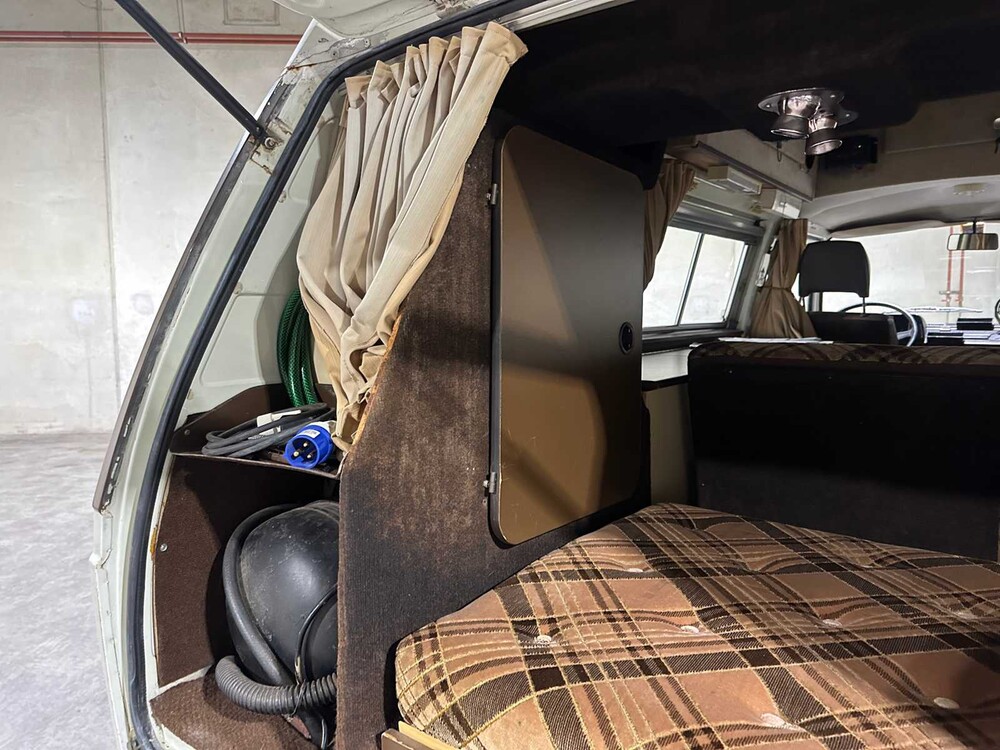 Volkswagen T3 Kampeerwagen 1980, KF-62-DX Camper