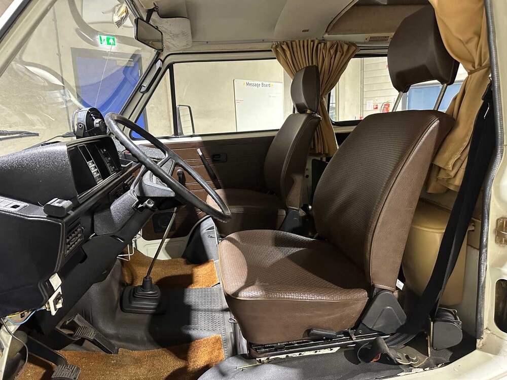 Volkswagen T3 Kampeerwagen 1980, KF-62-DX Camper