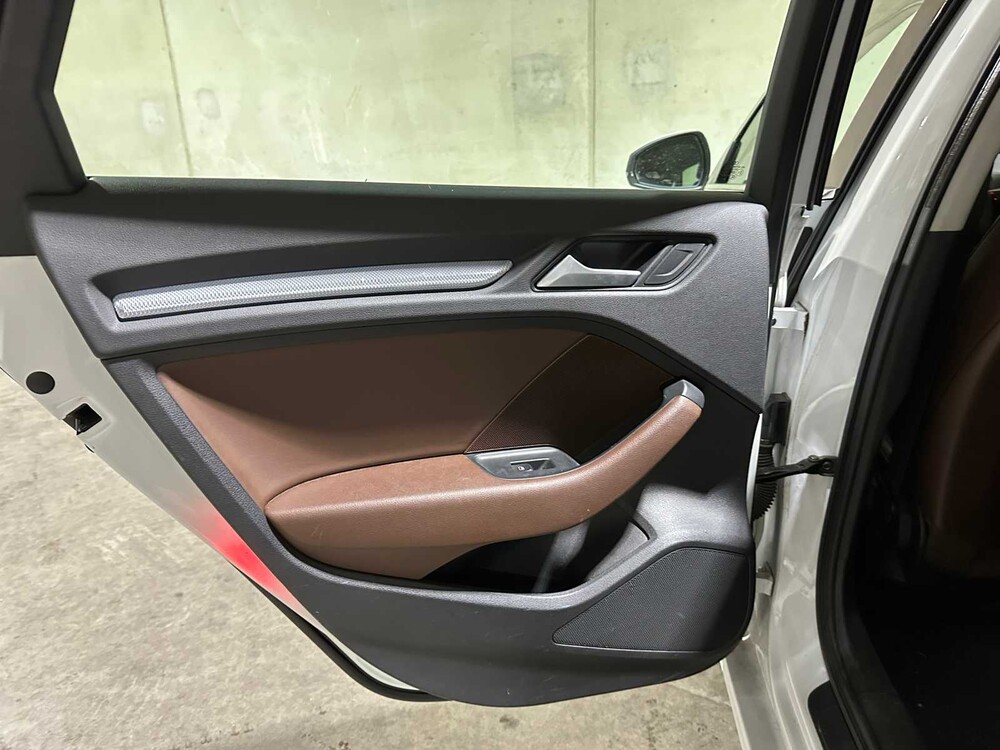 Audi A3 Limousine 1.4 TFSI CoD Ambiente Pro Line Plus 150pk 2015, 5-ZFD-12