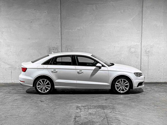 Audi A3 Limousine 1.4 TFSI CoD Ambiente Pro Line Plus 150pk 2015, 5-ZFD-12