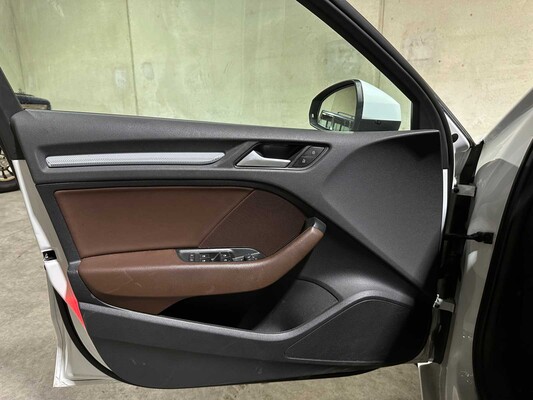 Audi A3 Limousine 1.4 TFSI CoD Ambiente Pro Line Plus 150pk 2015, 5-ZFD-12