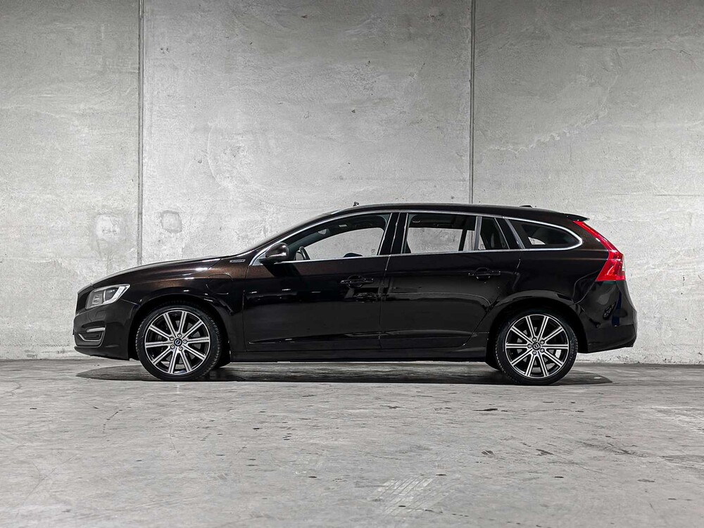 Volvo V60 2.4 D6 Twin Engine Summum 220pk 2015 Plug-In Hybrid, HR-946-F