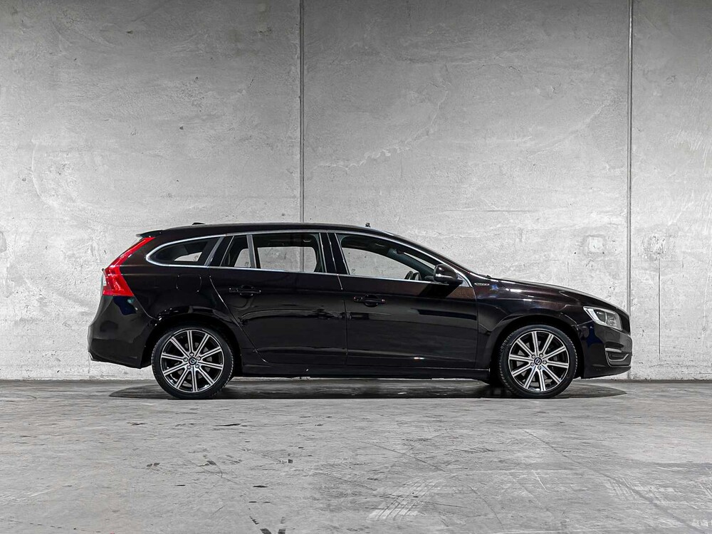 Volvo V60 2.4 D6 Twin Engine Summum 220pk 2015 Plug-In Hybrid, HR-946-F