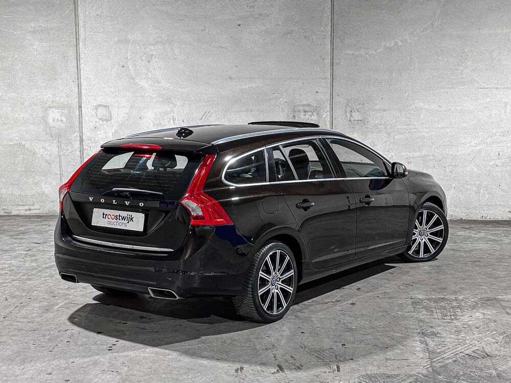 Volvo V60 2.4 D6 Twin Engine Summum 220pk 2015 Plug-In Hybrid, HR-946-F