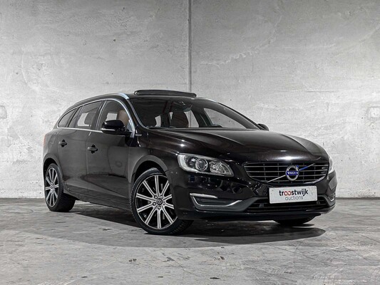 Volvo V60 2.4 D6 Twin Engine Summum 220pk 2015 Plug-In Hybrid, HR-946-F