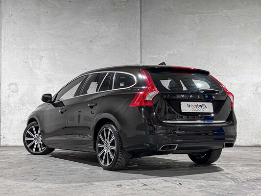 Volvo V60 2.4 D6 Twin Engine Summum 220pk 2015 Plug-In Hybrid, HR-946-F