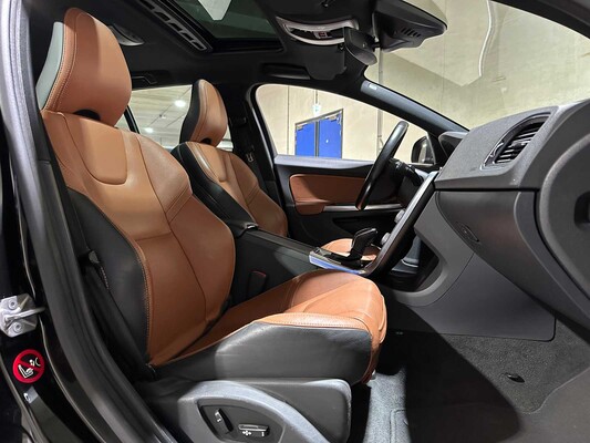 Volvo V60 2.4 D6 Twin Engine Summum 220pk 2015 Plug-In Hybrid, HR-946-F