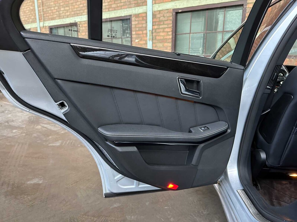 Mercedes-Benz E500 5.5 V8 AMG E-klasse 388pk 2009 -Youngtimer-