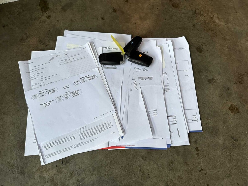 BMW 750i ActiveHybrid 4.4 V8 407hp 2010 7-series, 02-PGJ-7 Youngtimer