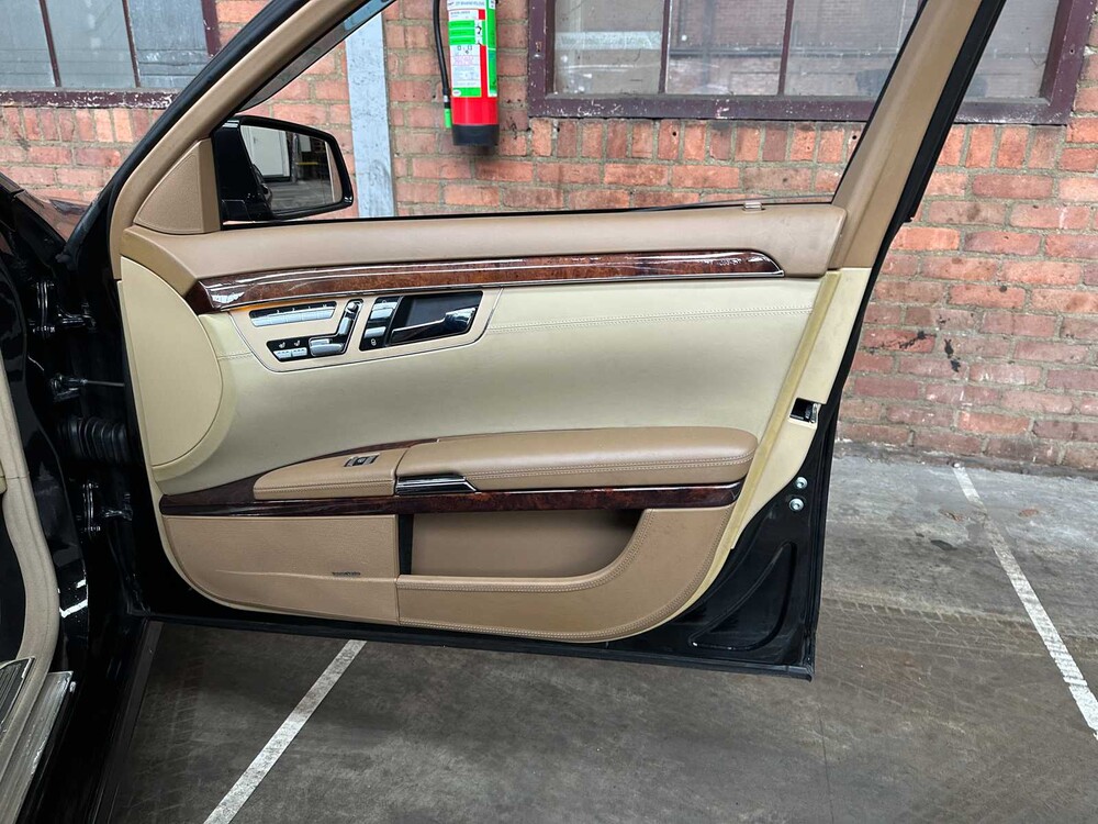 Mercedes-Benz S600 Long S-class 5.5 V12 517hp 
