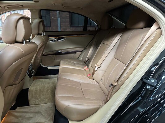 Mercedes-Benz S600 Long S-class 5.5 V12 517hp 