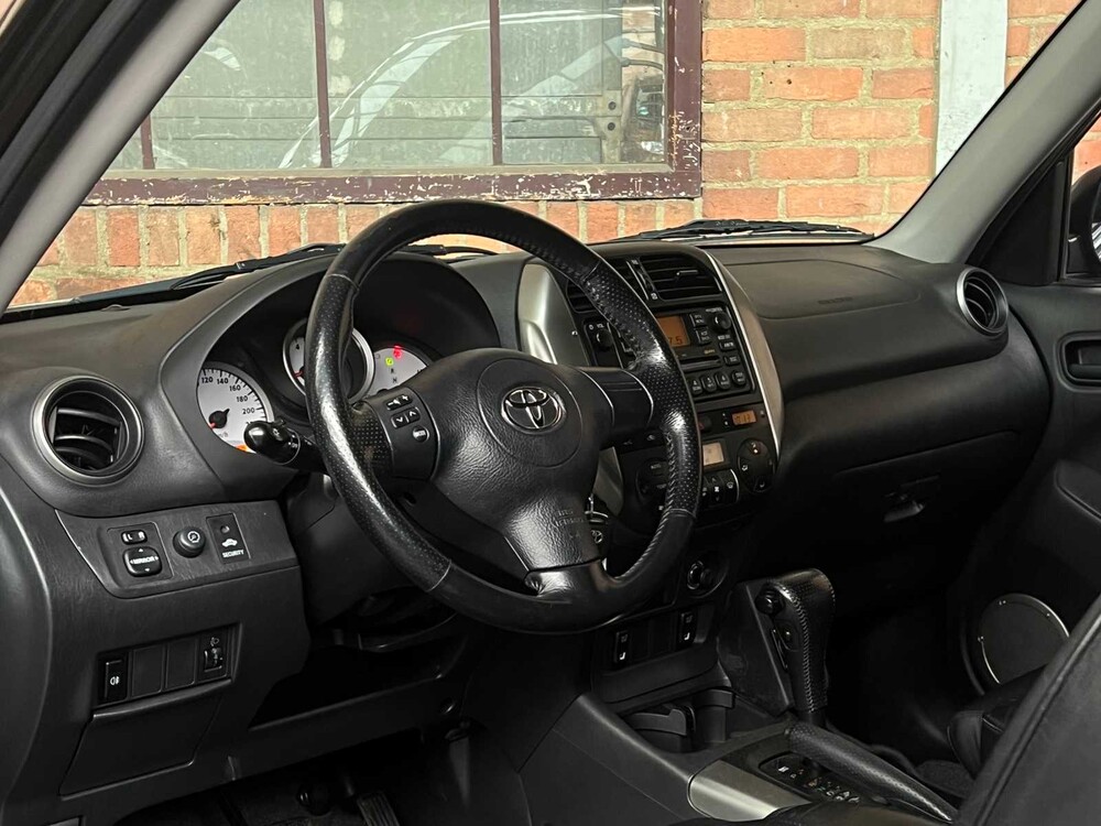 Toyota RAV4 2.0-16V VVT-i Sol (Automaat) 150pk 2004, 76-HFB-9 Youngtimer