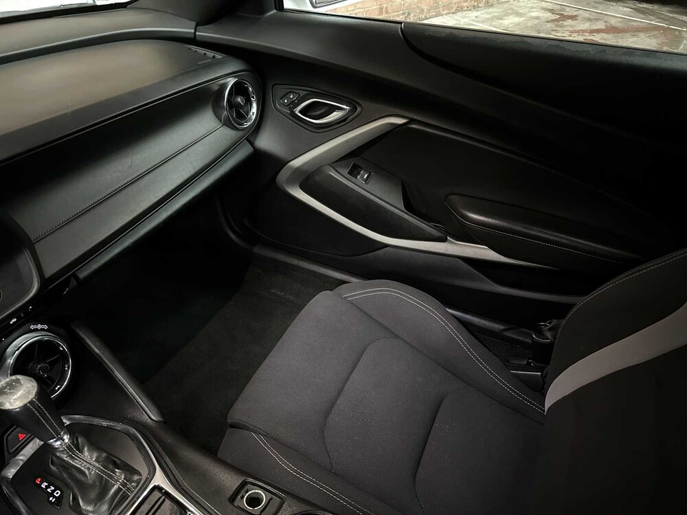 Chevrolet Camaro 1LT 2.0L I4 F DOHC 16V 275pk 2017