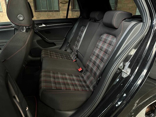 Volkswagen Golf GTI Performance VII 2.0 TSI Golf 7 230pk 2014, TV-769-S