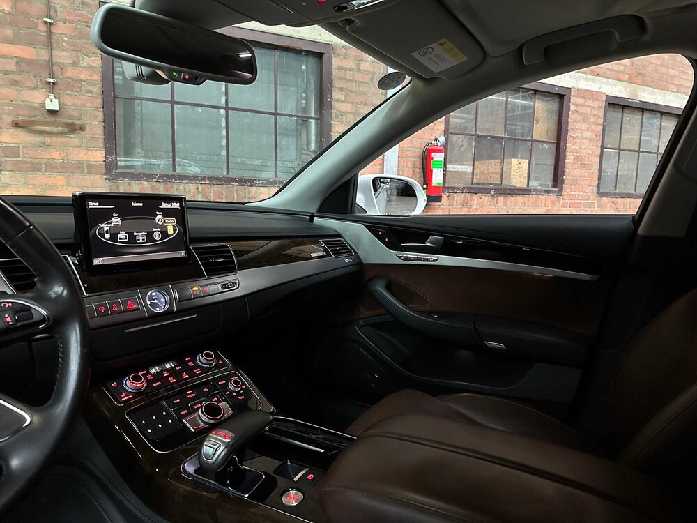 Audi A8 4.2 FSI V8 Quattro 372pk 2011