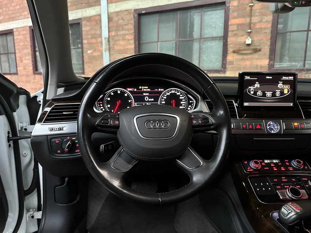 Audi A8 4.2 FSI V8 Quattro 372pk 2011