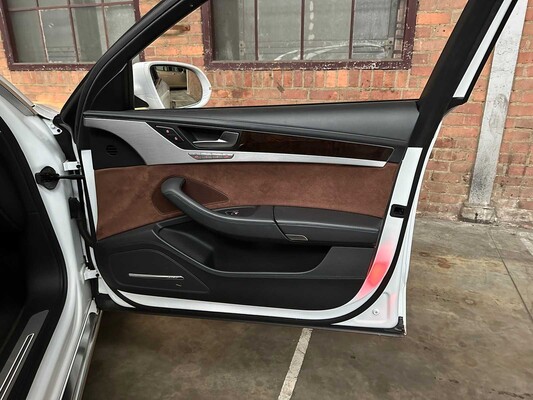 Audi A8 4.2 FSI V8 Quattro 372pk 2011