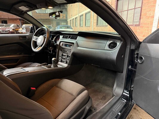 Ford Mustang 3.7 V6 305pk 2012 Coupe -Handgeschakeld-