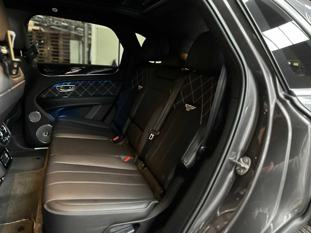 Bentley Bentayga 4.0 V8 First-Edition 550pk 2021