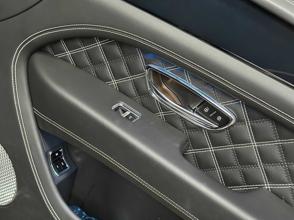 Bentley Bentayga 4.0 V8 First-Edition 550pk 2021